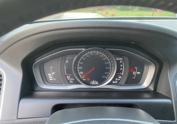 Volvo XC 60 cena 79999 przebieg: 125000, rok produkcji 2017 z Staszów małe 781